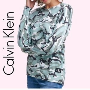 Calvin Klein jeans camo sweater size medium NWT